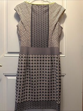 Maggy London Black and White Geometric Cap-Sleeve Sheath Dress